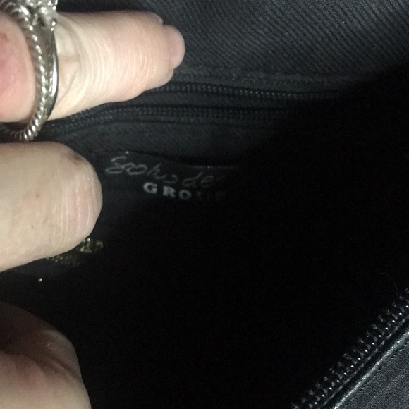 90S VINTAGE Black Leather Crossbody Bag with adjustable strap & zipper closure - Picture 7 of 8